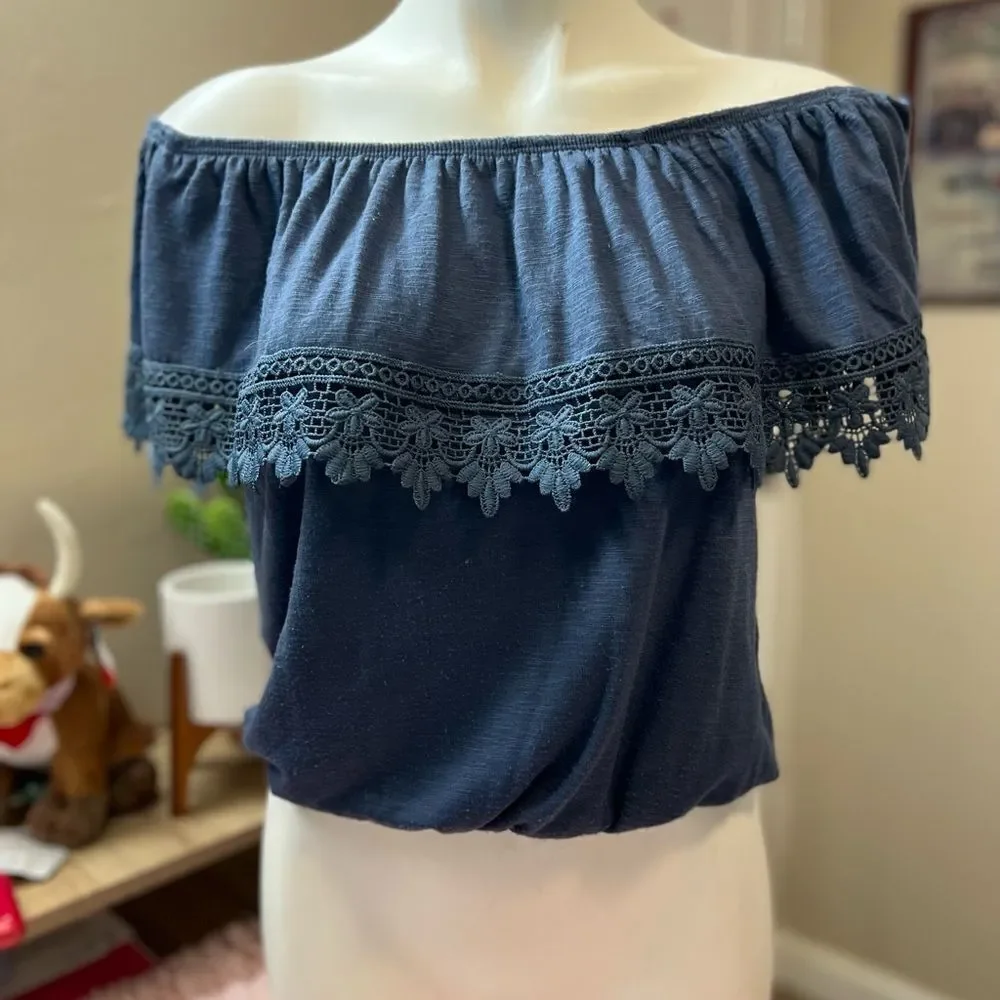 Off the shoulders Blouse - Picture 3 of 5